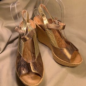 NWT Born leather wedge metallic sandal 2